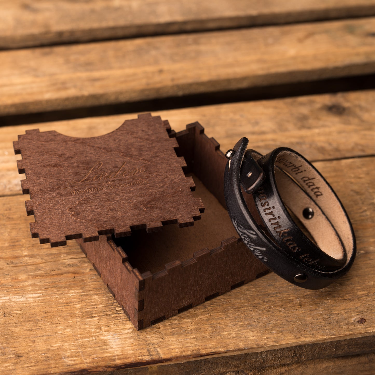 Leather bracelet Twist | Black color