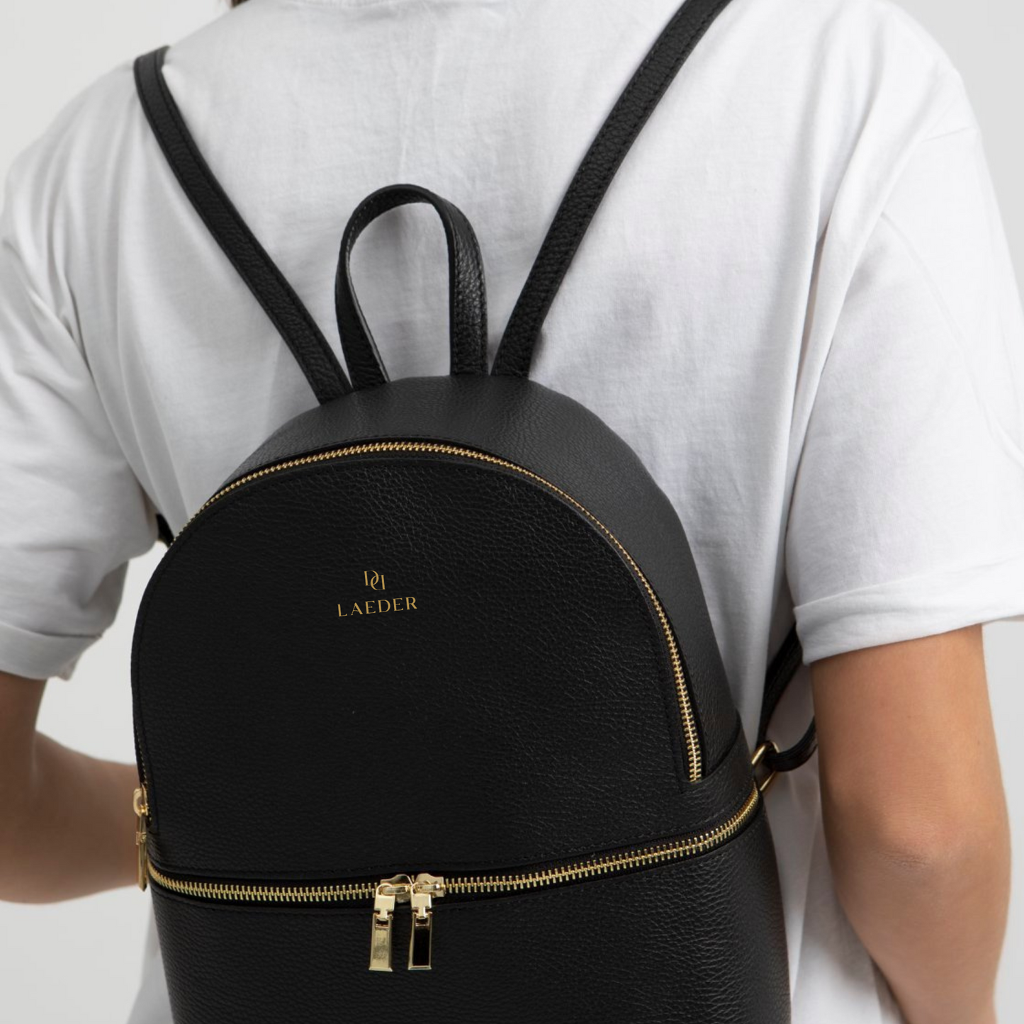 Medium backpack with zippers