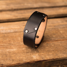 Load image into Gallery viewer, Leather bracelet Cheops | Black color
