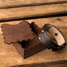 Load image into Gallery viewer, Leather bracelet Cheops | Brown color
