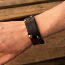 Load image into Gallery viewer, Leather bracelet Cheops | Brown color
