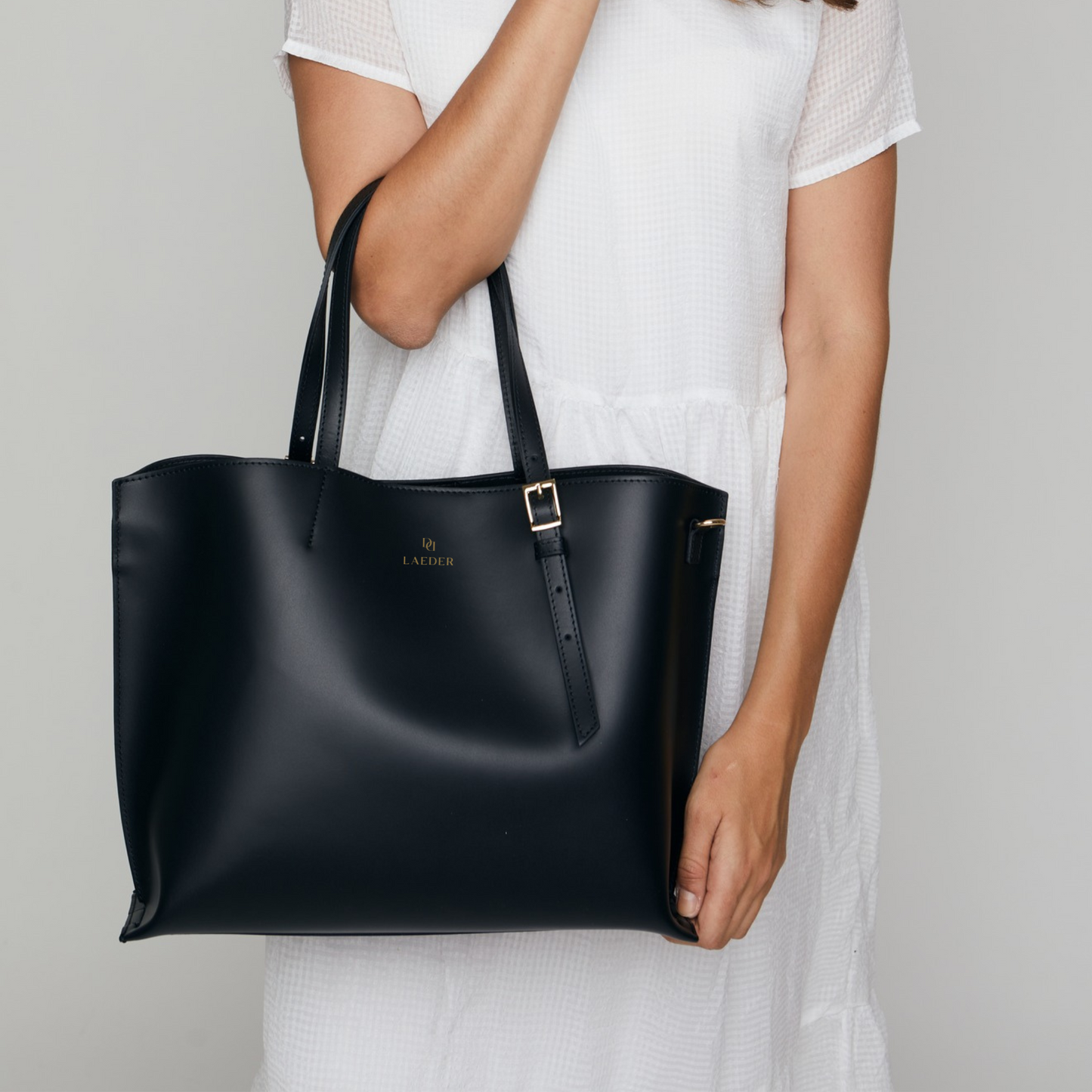 Travel Medium Leather Top-Zip Tote Bag